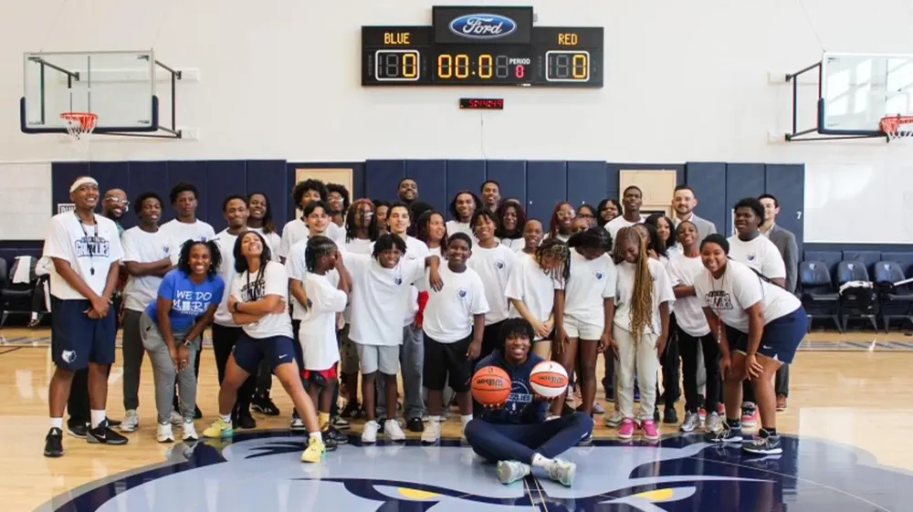 Sissy's Log Cabin и Grizzlies поддержали школьников Мемфиса