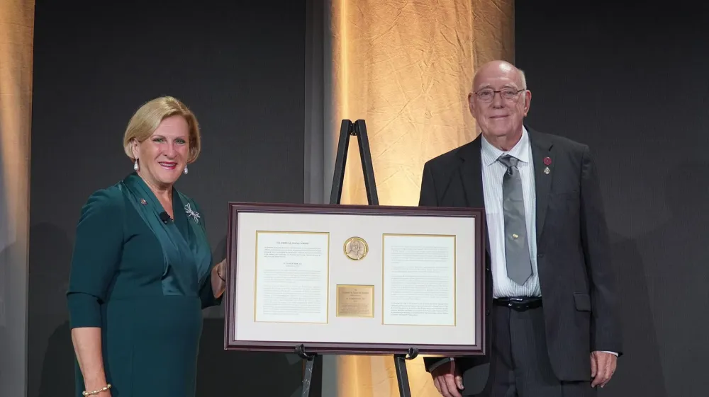 Ал Гилбертсон удостоен высшей награды American Gem Society