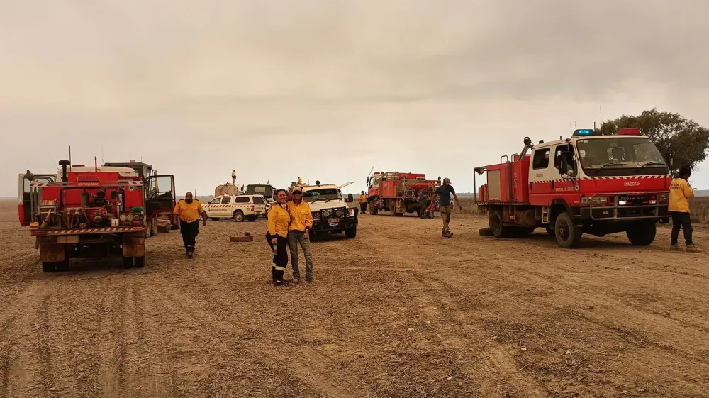 Благотворительный розыгрыш украшений с опалами для пожарных Австралии