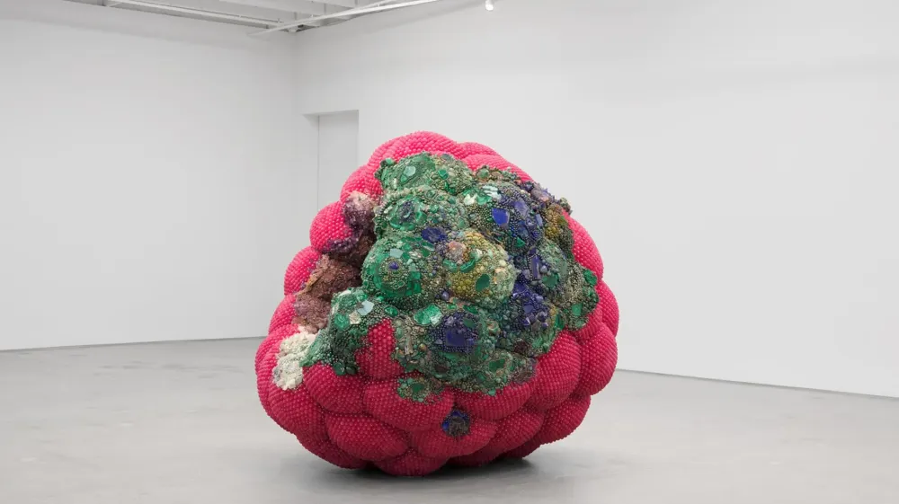 Кэтлин Райан: "Souvenir" - искусство на грани разложения