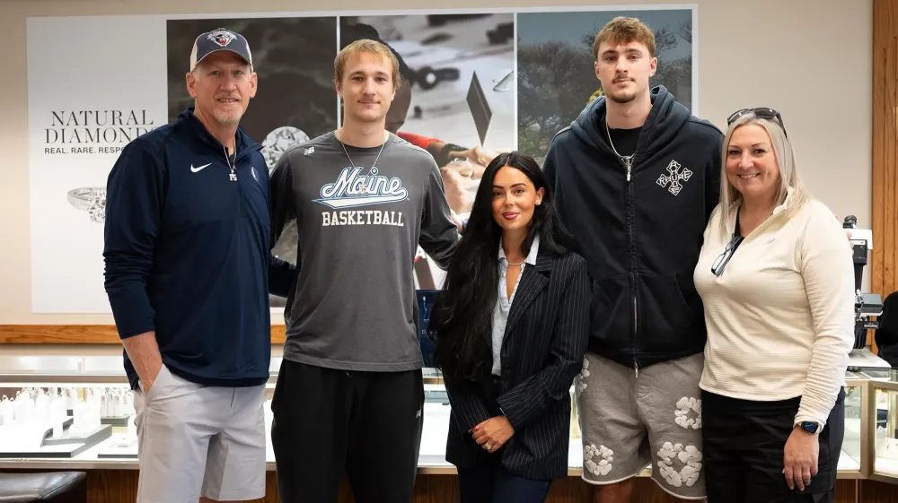 Уникальные украшения "F5" для семьи Купера Флэгга